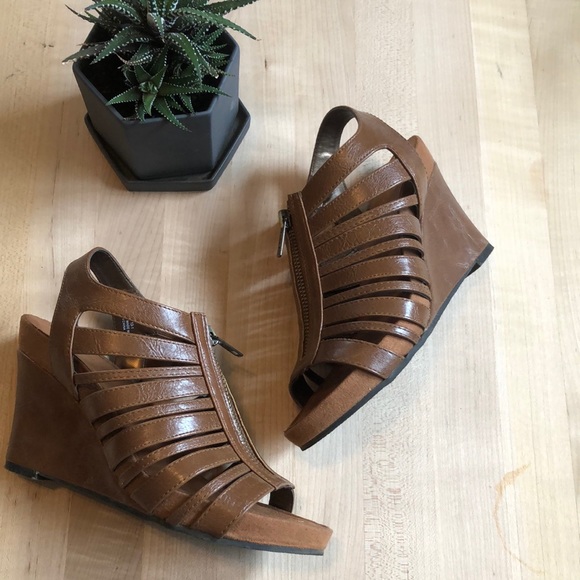 AEROSOLES Shoes - AEROSOLES Strappy Tan Wedge Heels